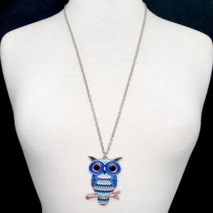 ADORABLE SILVERSTONE PINK AND BLUE OWL PREGNANT NECKLACE